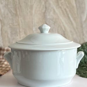 Apilco Porcelain Provençal Casserole w/Handles Classic Whiteware 3 qt. Excellent condition. No chips or cracks.