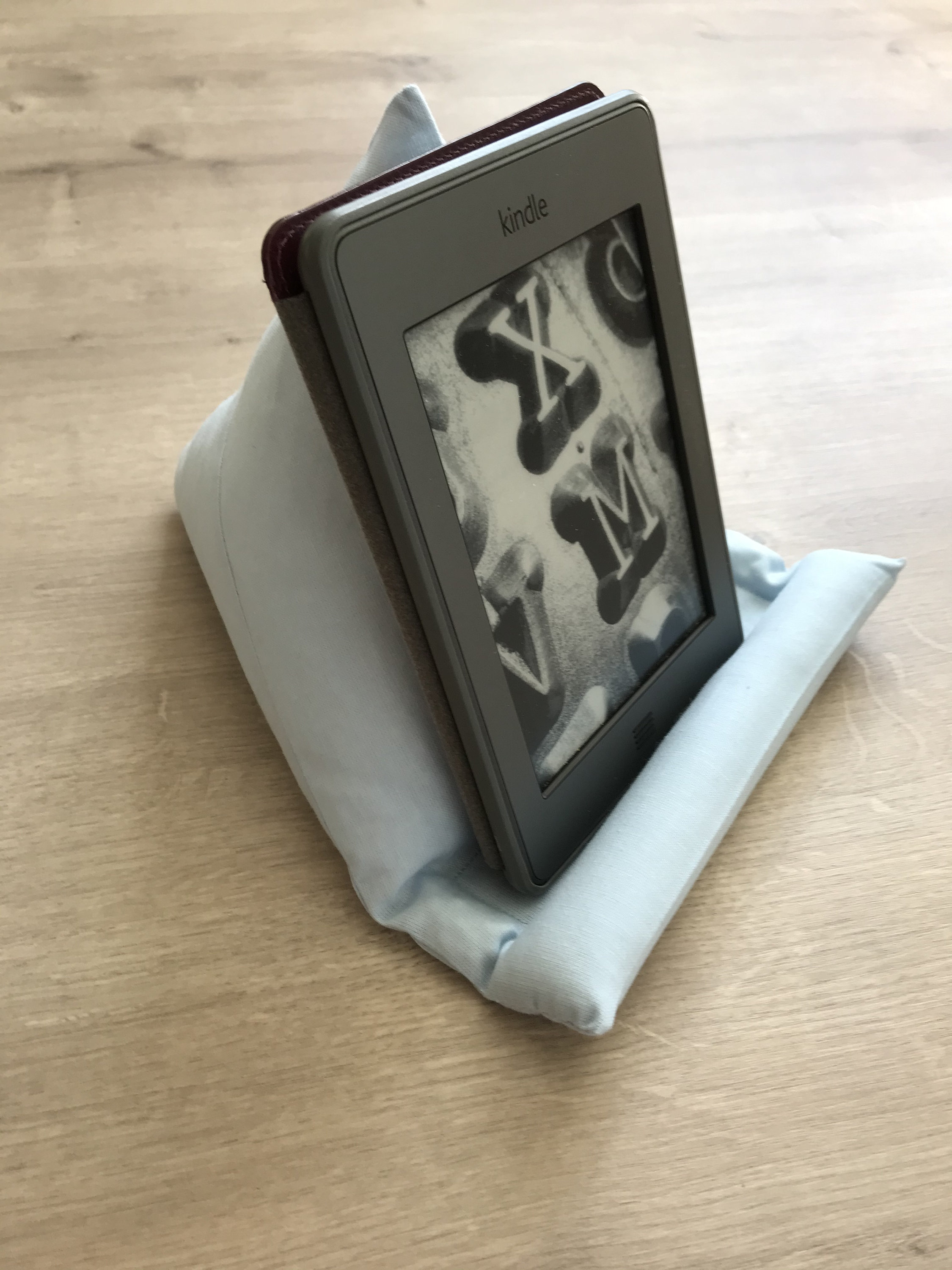 hands free kindle holder