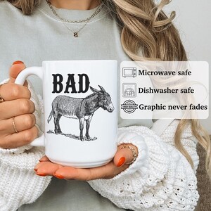 Bad A - mug amusant, mug sarcastique, cadeau amusant, cadeau sarcastique, cadeau pour homme et femme, mugs amusants, tasse à café amusante, APO016 image 6