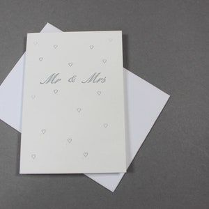 Herr & Frau / / Hochzeitskarte / / Braut/Bräutigam/Mann/Frau / / Zeremonie / / Segen / / glückliche Paar / / Brautpaar / / romantisch / / einfach / / Herzen / /