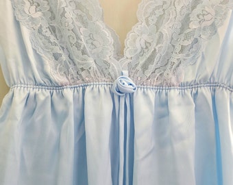 A Vintage Fischer heavenly Lingerie Dress Slip, Size 36 medium Creamy-white  Color With Lace Trim, Circa 1960's. 