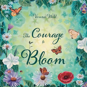 Puede incluir: Una portada de libro con el título "The Courage to Bloom" en escritura verde azulado, rodeada por un borde floral. Mariposas y flores en tonos naranja, blanco, morado y rojo adornan la portada, sobre un fondo verde claro.