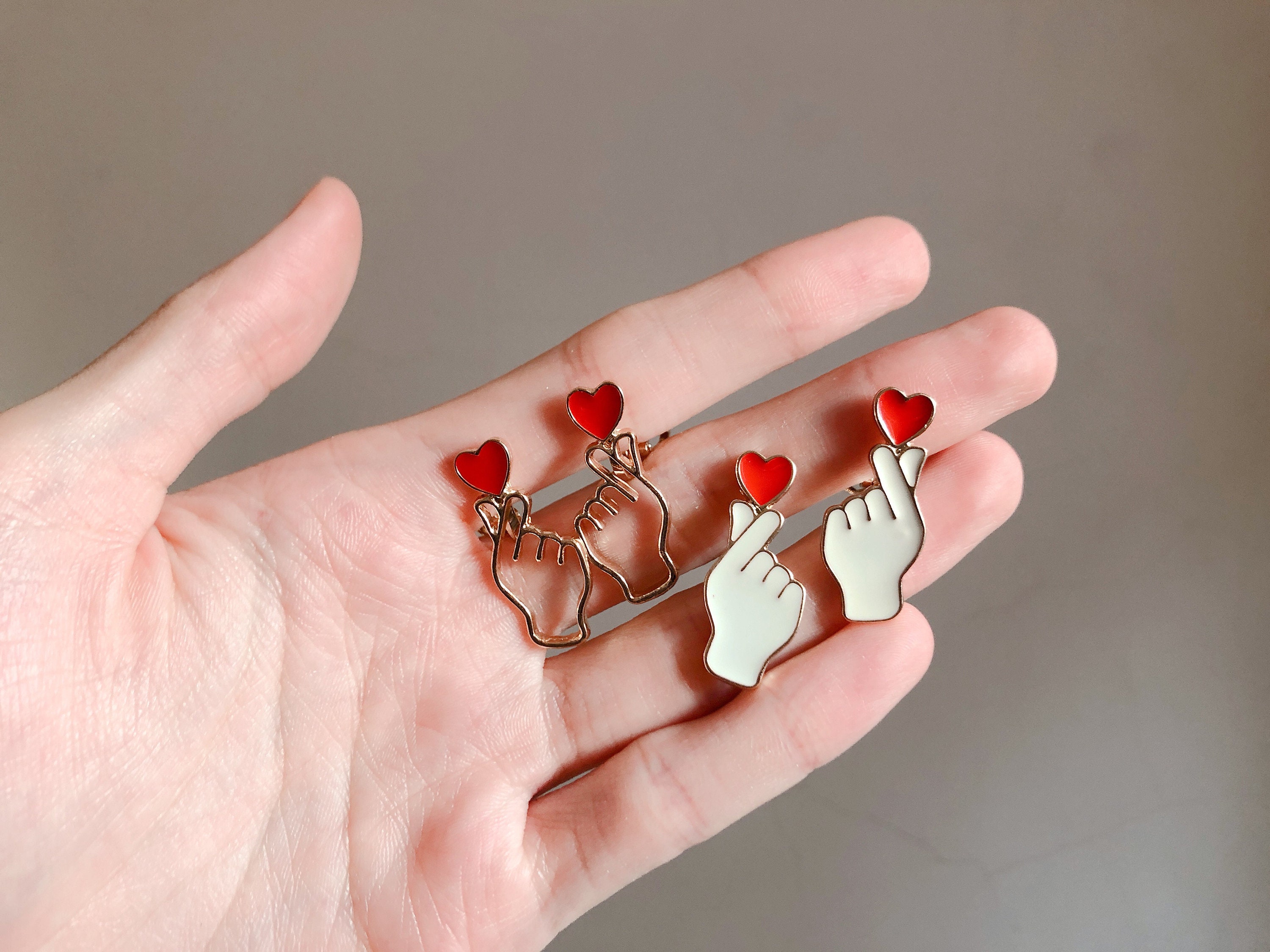 Korean finger deals heart earrings