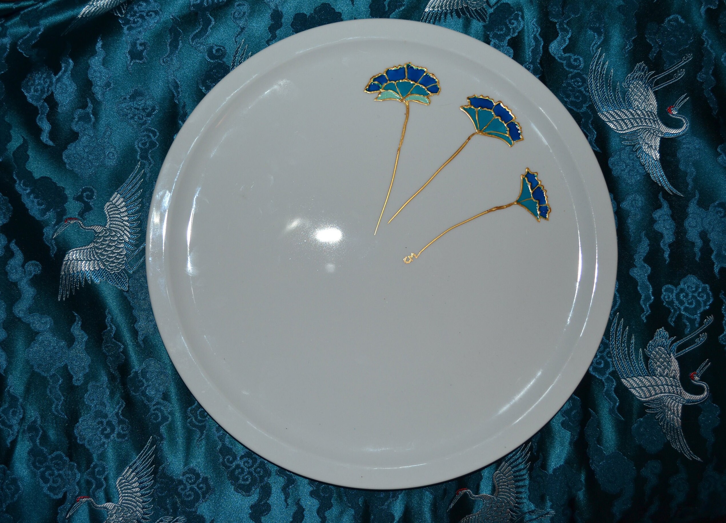 Grand Plat Rond en Porcelaine Peint 3 Fleurs Bleu et Or Esty, Plat à Tarte Bleuets Or, Plat Blanc Bl