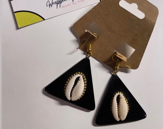 The “Shell” black triangle base earrings