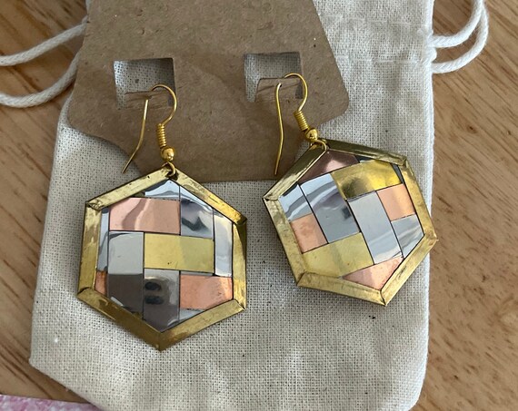 The “Hexagon Shape” earrings