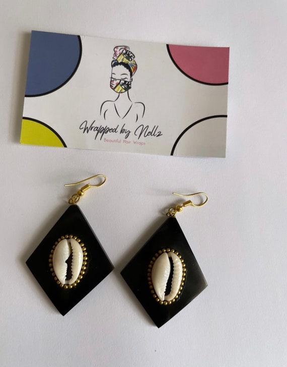 The “Shell” black Diamond base earrings
