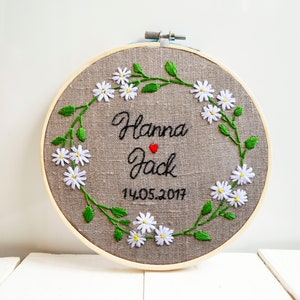 Personalized wedding embroidery hoop art Custom couple names Wedding date embroidery Anniversary gift Daisy flowers wreath