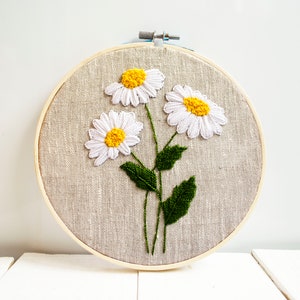 Daisy embroidery hoop art image 2