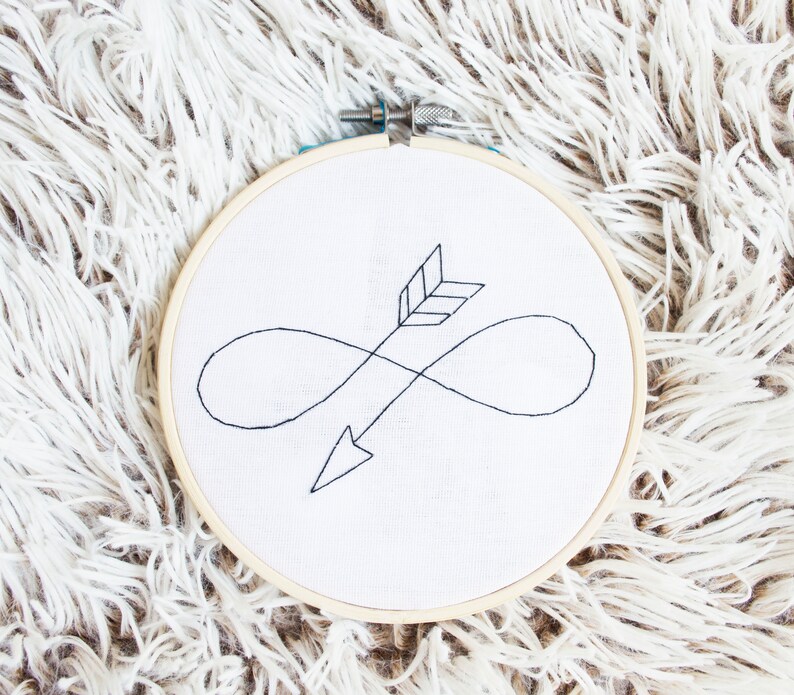 Infinity flecha bordado aro arte Símbolo para siempre regalo | Etsy