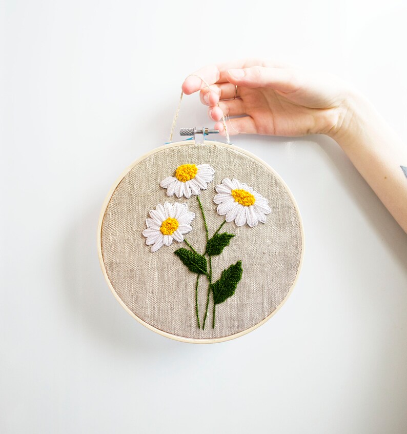 Daisy embroidery hoop art image 3