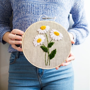 Daisy embroidery hoop art image 7