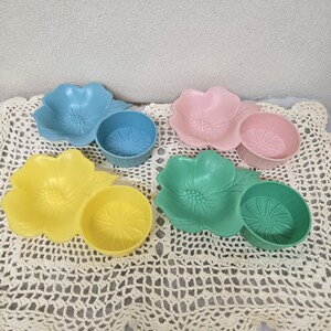 Retro 50’s Snack-Cup Holders Plastic Flower Trays Woolworths