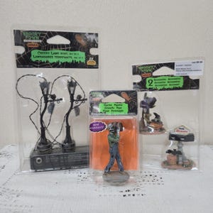 Lemax Spooky Town Creepy Lamp Posts-Monster Mailboxes & skeleton Halloween Village Accessories MIP