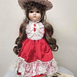 Vintage Gorham Holly Porcelain Musical Doll: Plays Winter Wonderland