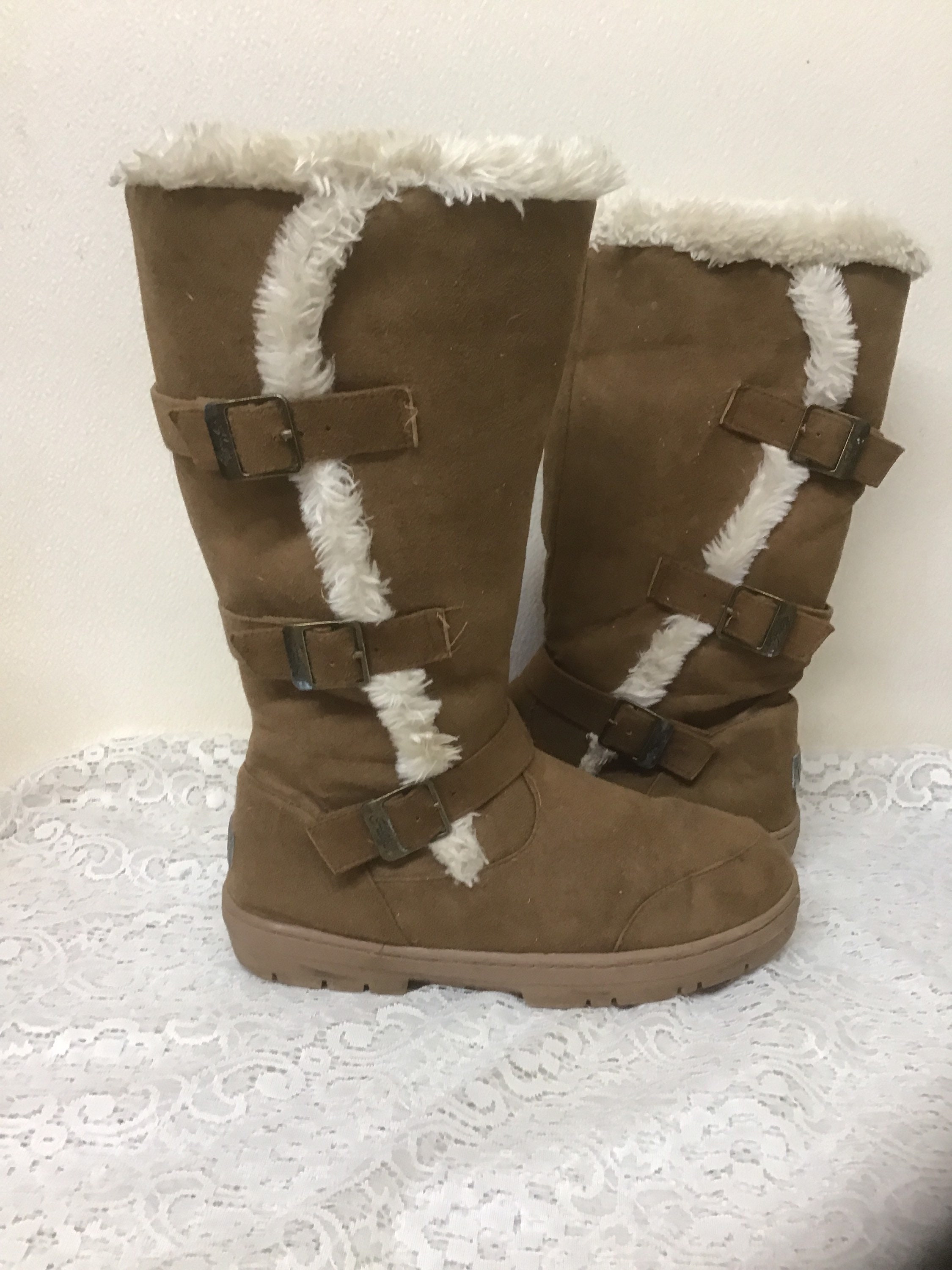 Holly ugg style boots deals