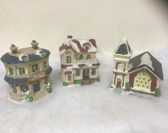 REDUCED!!! Cobblestone Corners - 2022 LIGHTED CHRISTMAS Village Set - New  In The Box Was 63