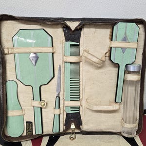 Vanity Set Art Deco Bakelite?
