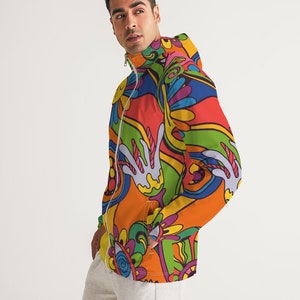 Puede incluir: Una chaqueta colorida con estampado psicodélico y cierre de cremallera. La chaqueta tiene capucha y está hecha de un material ligero.