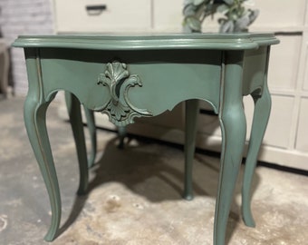 Antique French nightstand set, Endtables, farmhouse