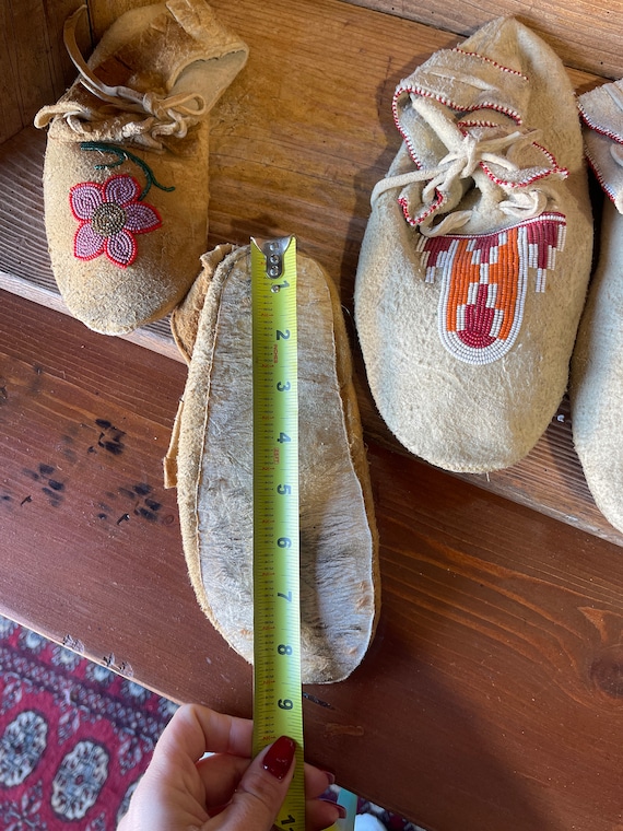 3 pairs of Native American moccasins, authentic, … - image 5
