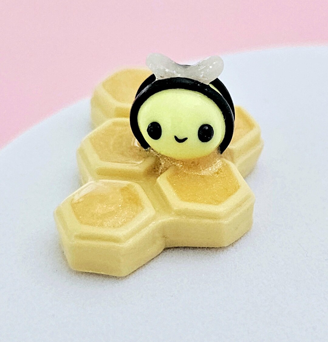 Honeycomb Bumble Bee Kawaii Polymer Clay Charm, Bee Charm - Etsy Honeycomb Bumble Bee Kawaii Polymer Clay Charm, Bee Charm - Etsy
