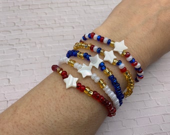 USA flag colors & golden stretch bracelet. Czech glass seed beads bracelets. American patriotic beaded bracelet set. Forth of July bracelet