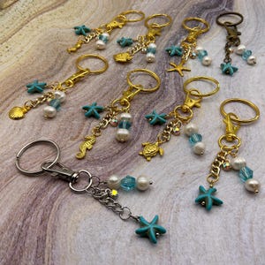 Sea life golden keychain. Beach purse charm. Summer time gift. Handmade pool key ring. White shell clip on backpack charm. Marine life charm
