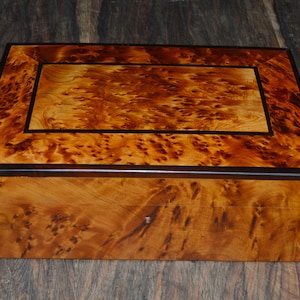 Luxury Jewelry Box ***FAST Shipping US *** Handcrafted from Extremely Rare Thuya Wood From Morocco &quot; Tree of Life&quot;
