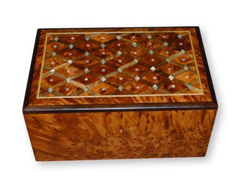Handmade Thuya Wood Keepsake Box – Moroccan Mother of Pearl Inlay