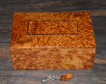 Holz Schmuckschatulle aus Thuya Burl, abschließbare Holzkiste mit zwei Aufbewahrungsebenen, große Schmuck organizer Box, Dekorative Schließe Box