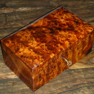 Thuya Box,Handmade Jewelry Box,Antique Wooden Box,Wooden Box,Wooden Treasure Box,Engraved Jewerly Box,Moroccan Wood Box,Unique Jewerly Box