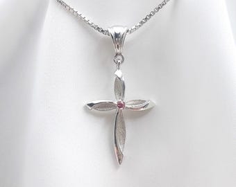 Colgante de cruz y turmalina de plata de ley