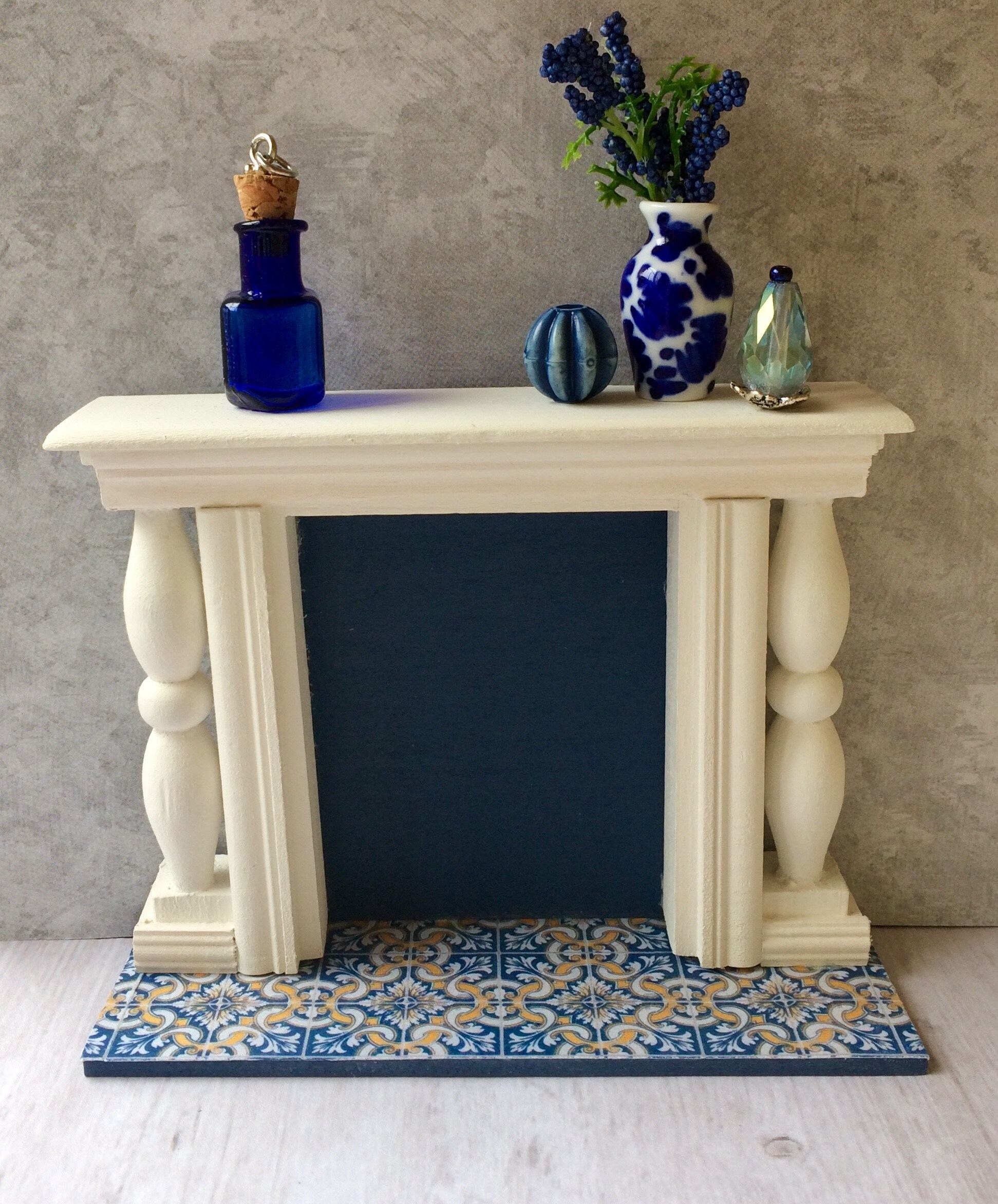 table to hold dollhouse