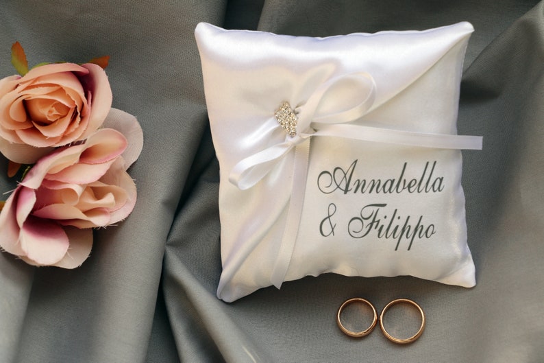 Almohada portadora de anillo de boda personalizada en satén blanco, almohada portadora de anillo de nombre, almohada de anillo elegante, almohada de anillo de nombre personalizado imagen 6