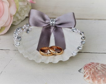 Shell ring holder, Wedding beach, beach theme, Ring Holder, decorated Sea shell , Ring Bearer, Beach Wedding, Ring pillow, bride and groom,