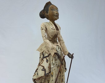Mädchen Puppe, Vintage Stil antike Sammlung. Wunderschöner alter Wayang Gambyong, Sammlerstück, Geschenk aus Bali von Theater Art Gallery