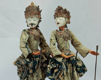 Couple in love - Beautiful old style Wayang Golek Panji Batik