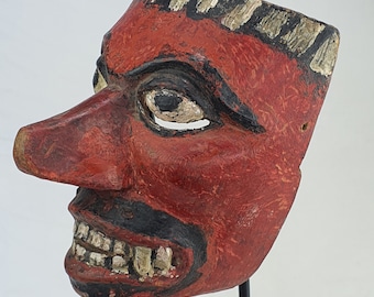 Vintage Red Ogre Mask – Primitive Indonesian Wall Art – Spiritual Gift – Handcarved Tribal Decor from Dieng Plateau