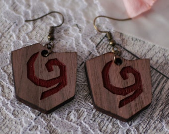 Pendientes de madera con escudo Deku de The Legend of Zelda
