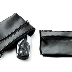 Personalisierbares Schlüsseletui mit 2 Fächer - Schlüsseltasche mit Schutzfach aus Premium Leder - Schlüssel Ring Tasche mit Reißverschluss