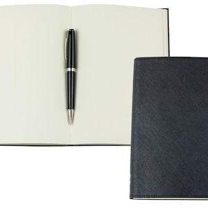 Personalisierbares Notizbuch DIN A5 gebunden Saffiano Lederimitat, Vintage Blanko Buch personalisiert ohne Linien als Tagebuch, Skizzenbuch