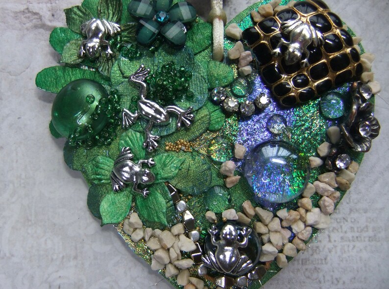 Hanging Wooden Heart,Frogs,Collage,Pond Frogs,Mothers day Gift,Birthday Gift,Garden Room Decor