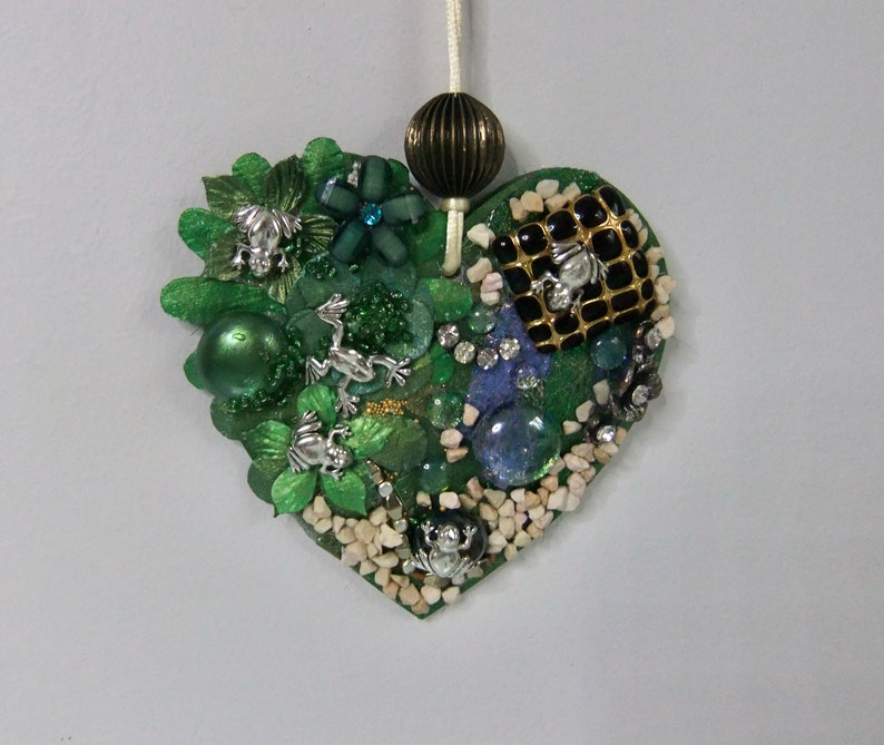 Hanging Wooden Heart,Frogs,Collage,Pond Frogs,Mothers day Gift,Birthday Gift,Garden Room Decor