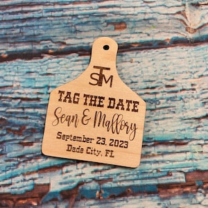 Tag the date / western wedding / rustic wedding decor / save the date