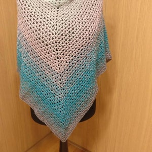 Triangular cloth, hand crocheted, light summer cloth, beautiful gradient