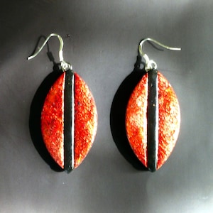 Red Almond Earrings with Black Trim/Red Earring/Red Brilliant Earring/polymer clay/polymer clay/jewelry Red/Almond earring