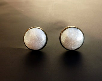 Pearly ear chip