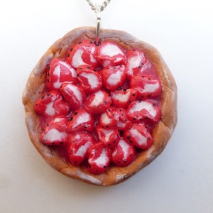 Collier tarte aux fraises/Strawberry Tart Necklace/collier pâte polymère/polymer clay necklace/cadeau personnalisé/personalized gift/jewelry image 1