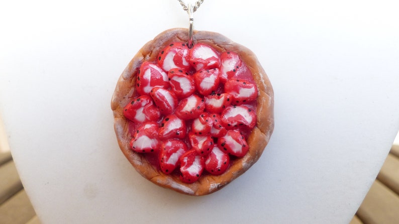 Collier tarte aux fraises/Strawberry Tart Necklace/collier pâte polymère/polymer clay necklace/cadeau personnalisé/personalized gift/jewelry image 1